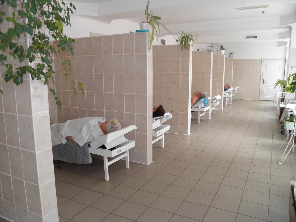 Курортные отели Sanatoriy Kristall Трускавец-18
