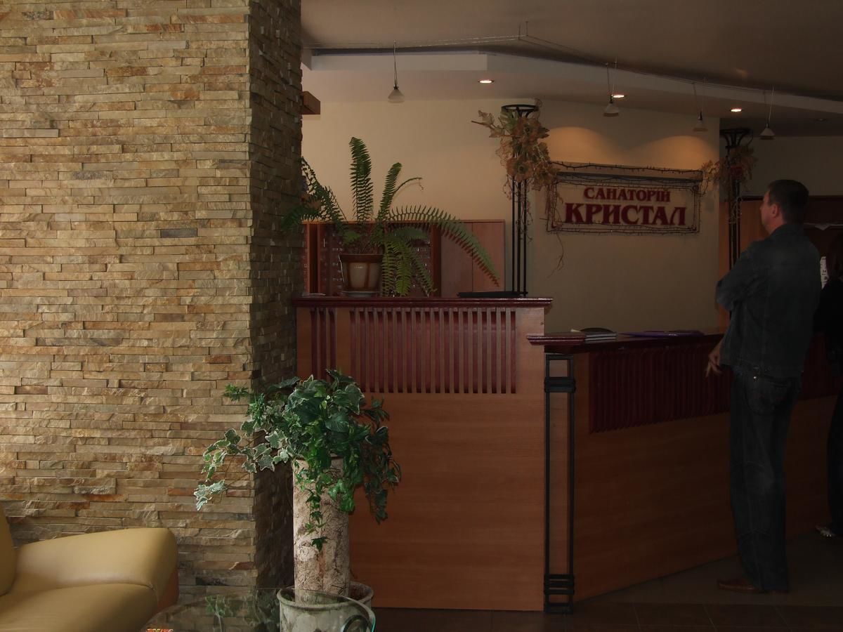 Курортные отели Sanatoriy Kristall Трускавец-10