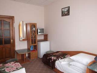 Курортные отели Sanatoriy Kristall Трускавец Двухместный номер «Комфорт» с 2 отдельными кроватями, лечение включено-2